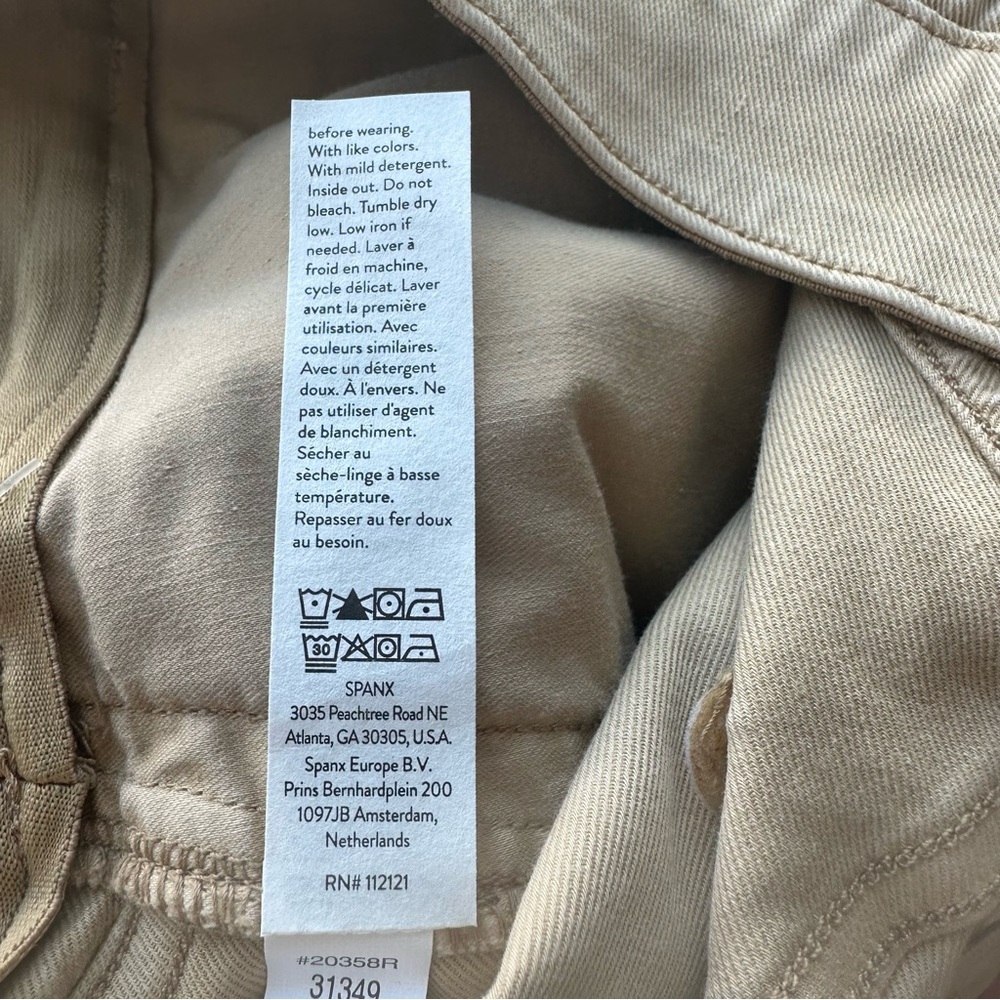 NWT SPANX Beige Twill Shorts for Women. Elastic waist. 6”inseam. Size X-small - Picture 6 of 7